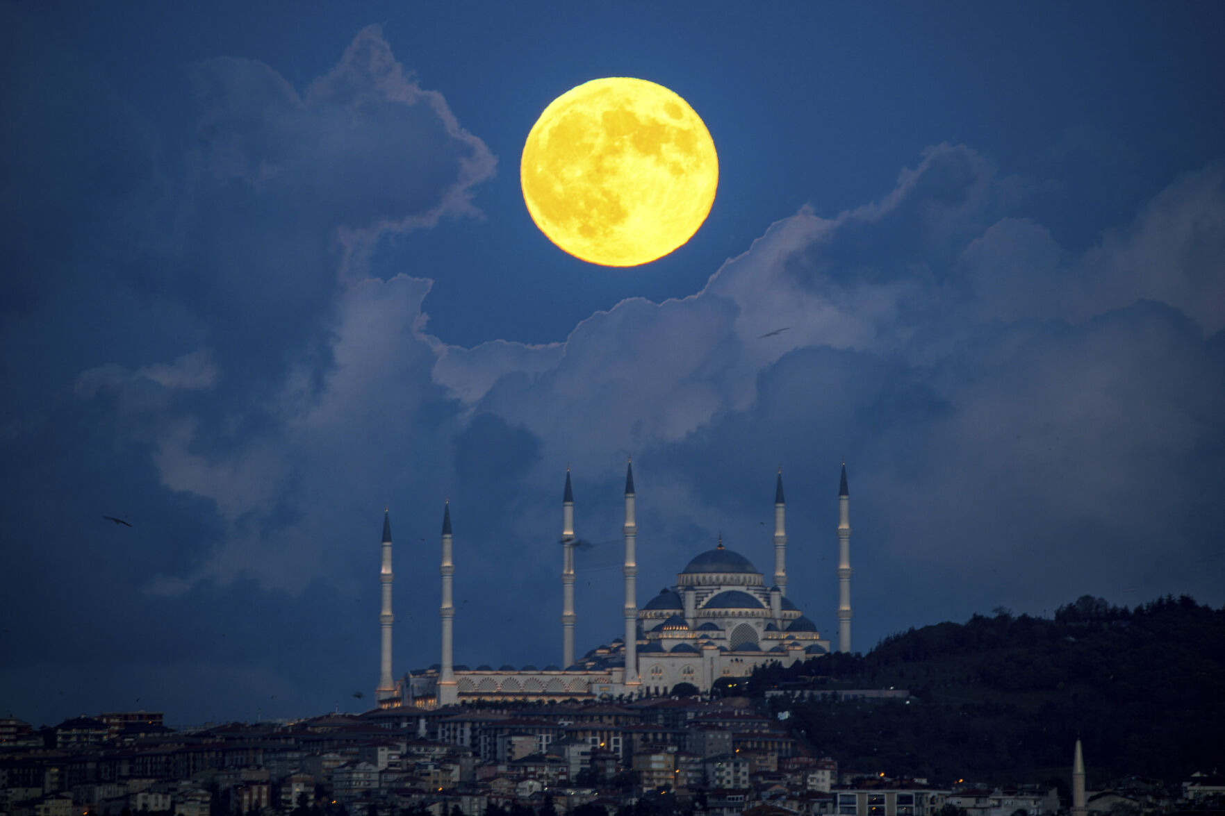 APTOPIX Turkey Supermoon